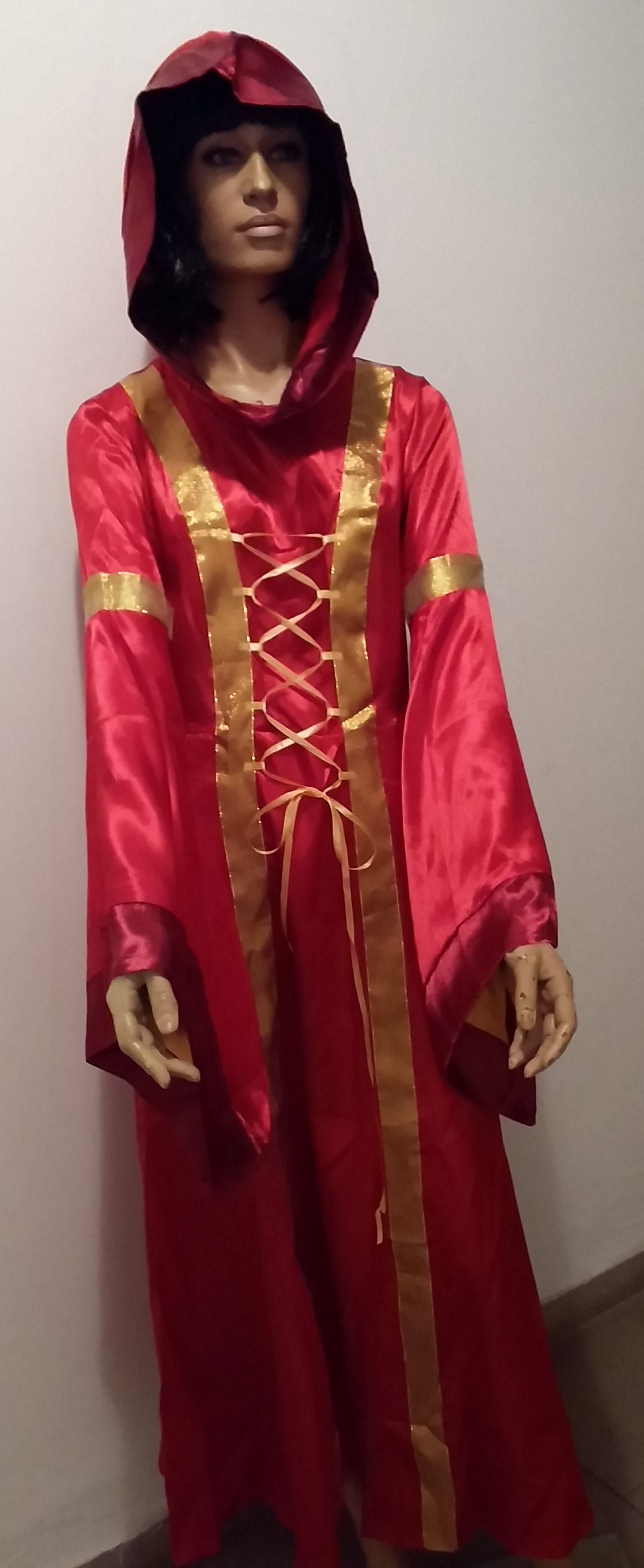 Donna con Cappuccio fasce Oro